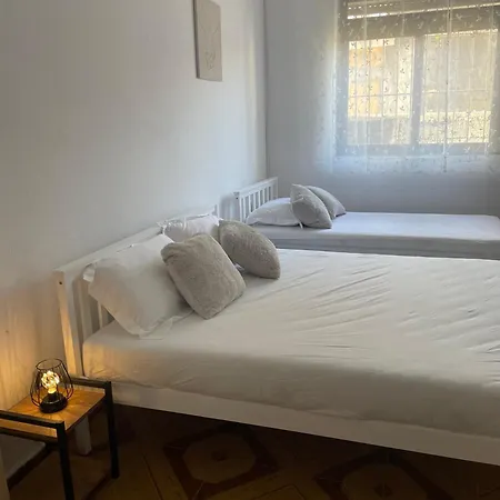 Centre One Bedroom Шкодер